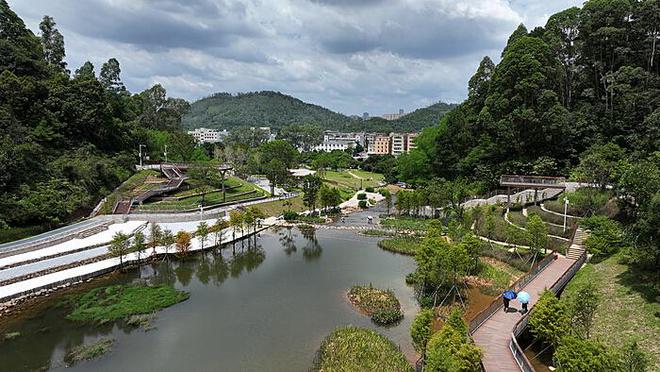 湖南台跨年主持再次遭遇吐槽风波